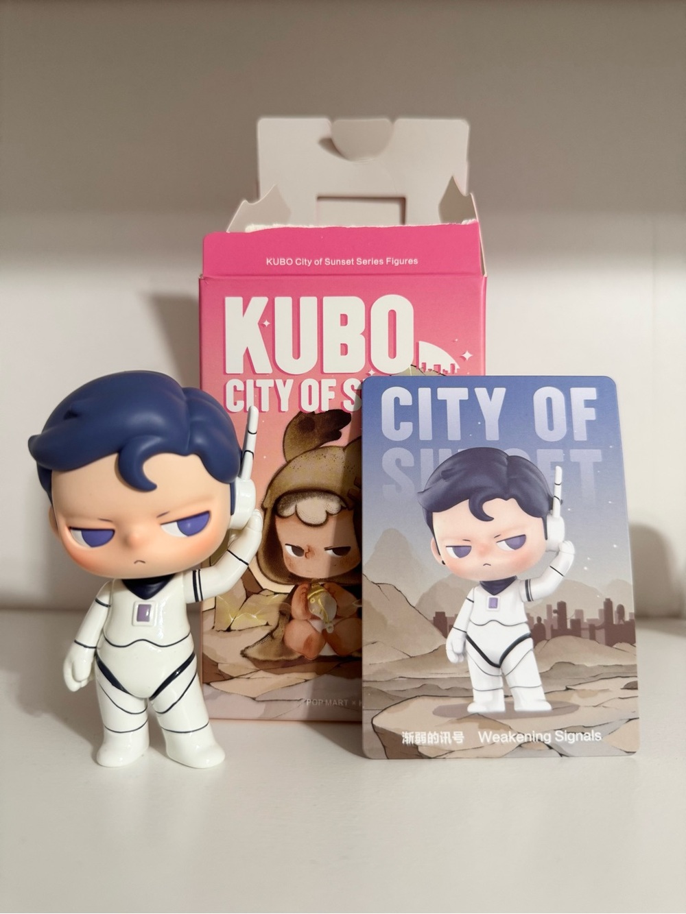 POP MART KUBO City Of Sunset Series Figure « Weakening Signals »